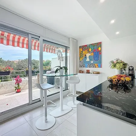 아파트 3br In The Heart Of - What'app - 0049-1521-4658-810 - For Reservations! *